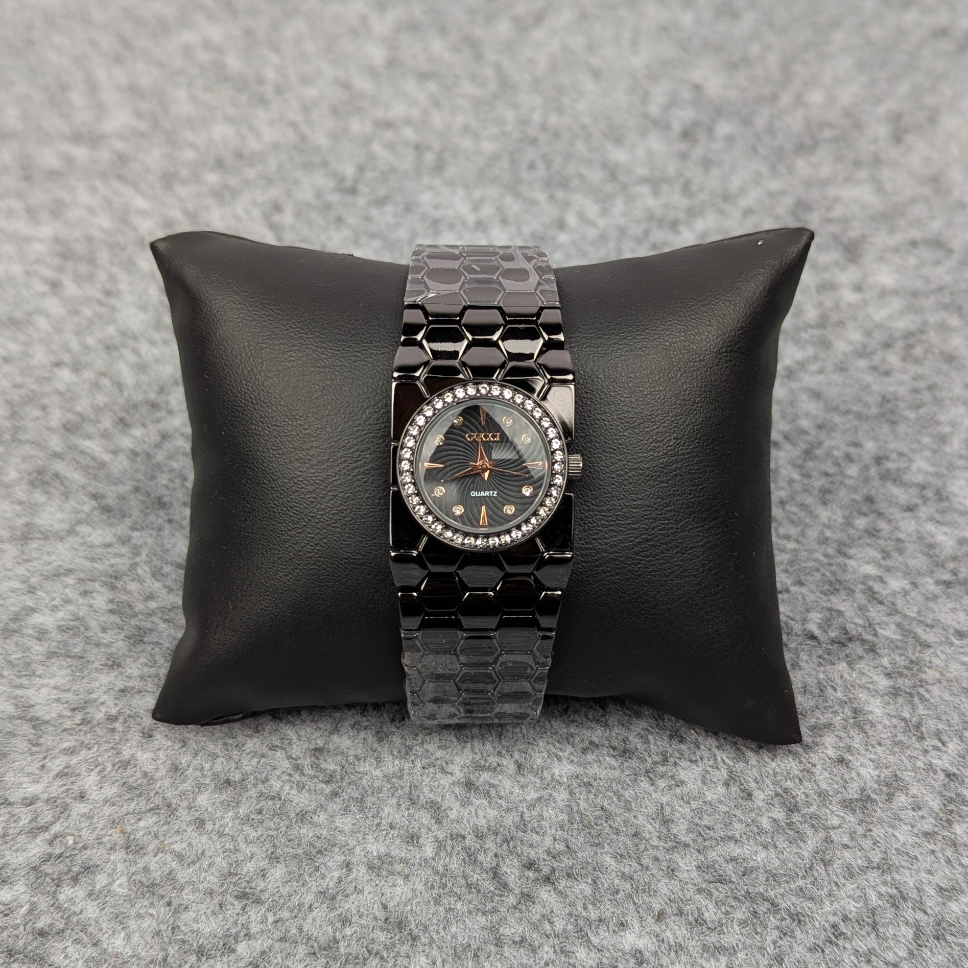Stylish Black Ladies Quartz Watch with Crystal Bezel – Premium Bracelet Design Code : 11159